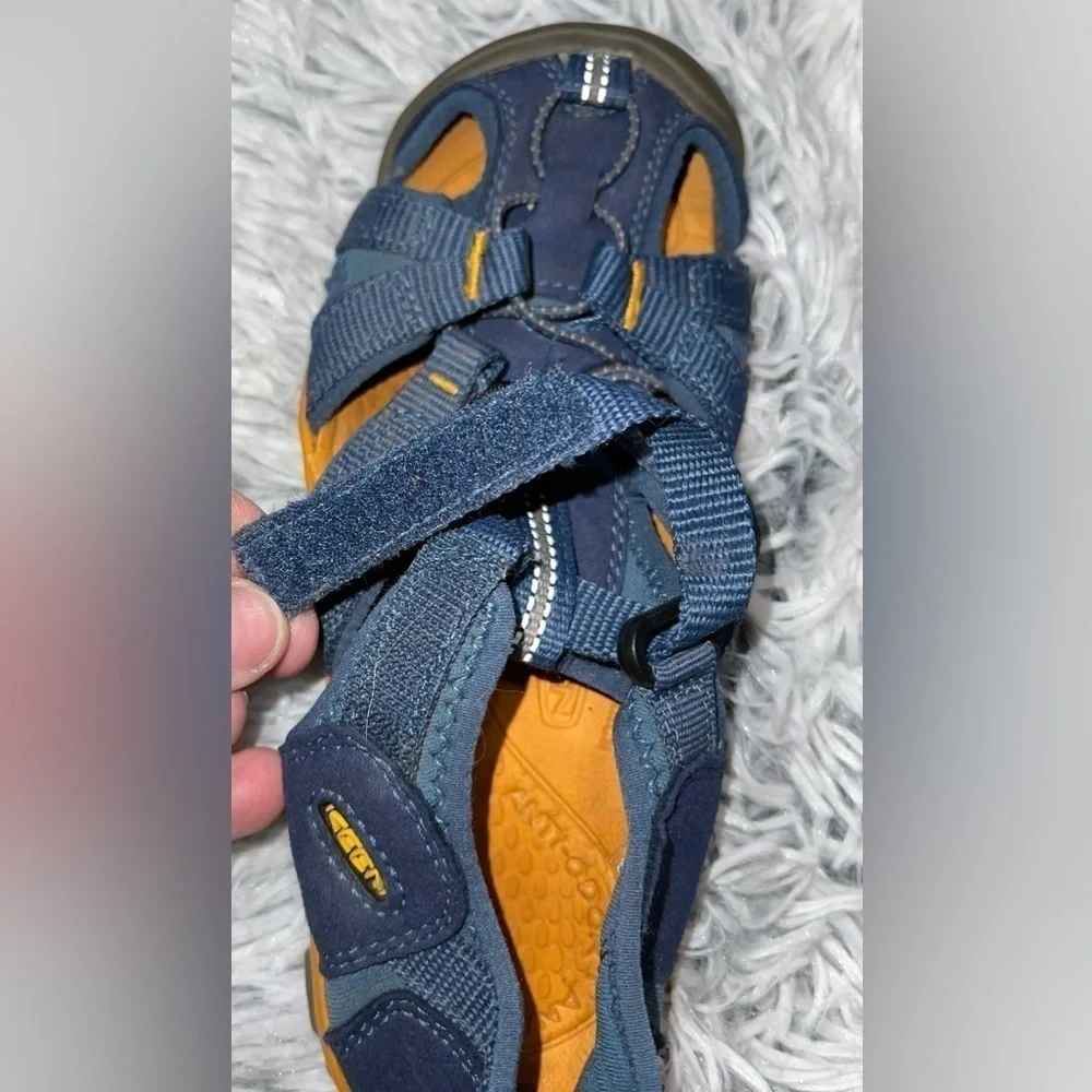 Keen orange waterproof size